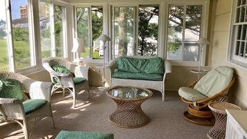 House, Berbilang Katil, Kitchen, Garden View | Ruang tamu