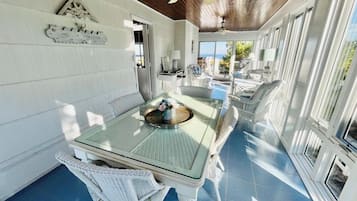House, Berbilang Katil, Fireplace, Ocean View | Tempat makan luar