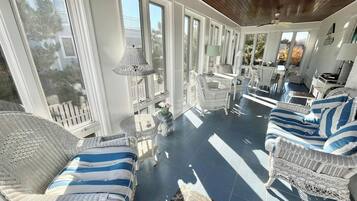 House, Multiple Beds, Fireplace, Ocean View | Living area