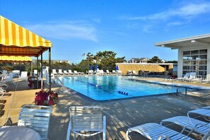Piscina a l'aire lliure de temporada 