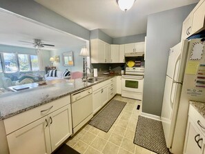 Cottage, Meerdere bedden, balkon, uitzicht op zee | Privékeuken | Een koffiezetapparaat/waterkoker