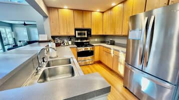 Cottage, Multiple Beds, Patio, Garden View (RODNEY STREET 112) | Private kitchen | Coffee/tea maker