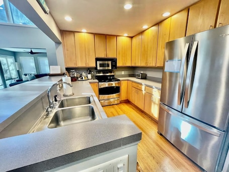 Cottage, Multiple Beds, Patio, Garden View (RODNEY STREET 112) | Private kitchen | Coffee/tea maker