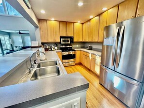 Cottage, plusieurs lits, patio, vue jardin (RODNEY STREET 112) | Cuisine privée | Cafetière/bouilloire