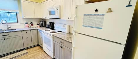 House, Multiple Beds, Patio, Garden View | Private kitchen | Coffee/tea maker