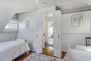 Cottage, Multiple Beds, Patio, Garden View | 5 bedrooms, individually decorated, individually furnished - OAK Avenue 3 (Rehoboth Beach)