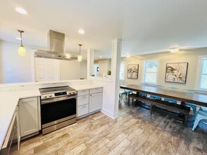 하우스, 침대(여러 개), 파티오, 정원 전망 (CENTRAL AVENUE 33476) | 전용 주방 | 커피/티 메이커