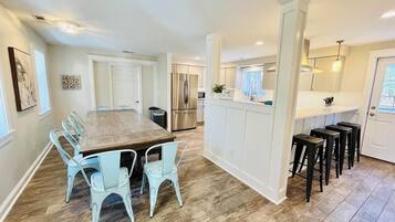 Nhà, nhiều giường, sân hiên, quang cảnh vườn (CENTRAL AVENUE 33476) | 7 phòng ngủ, trang trí khác biệt