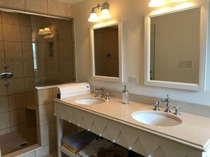 Bathroom - Rolling Road 6 (Rehoboth Beach)