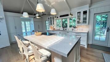 House, Multiple Beds, Fireplace, Garden View | Private kitchen | Coffee/tea maker