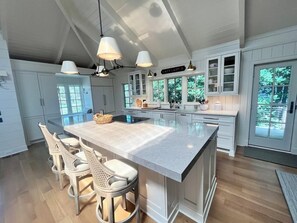 Huis, meerdere bedden, open haard, uitzicht op tuin | Privékeuken | Een koffiezetapparaat/waterkoker