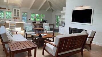 House, Multiple Beds, Fireplace, Garden View | Living area