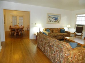 ハウス ベッド (複数台) パティオ ガーデンビュー | リビング エリア