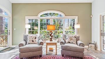 House, Multiple Beds, Kitchen, Garden View | Living area