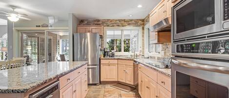 Maison, plusieurs lits, cuisine, vue jardin | Cuisine privée