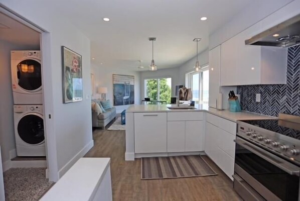 Condo, Multiple Beds, Balcony, Ocean View | Private kitchen
