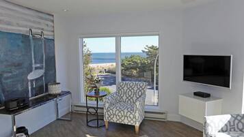 Condo, Multiple Beds, Balcony, Ocean View | Living area
