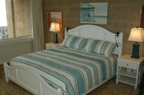 Condo, Plusieurs lits, accès à la piscine, vue sur le jardin | 2 chambres, décor unique, ameublement unique