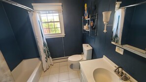 Maison, plusieurs lits, patio, vue jardin | Salle de bain
