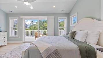 Casa, letti multipli, caminetto, vista giardino (BEACH AVENUE 23) | 5 camere, con stile personalizzato, con arredamento individuale