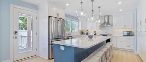 Maison, Plusieurs lits, foyer, vue sur le jardin (BEACH AVENUE 23) | Cuisine privée | CafetiÚre-théiÚre