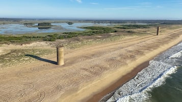 Una spiaggia nelle vicinanze