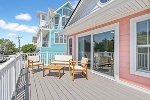 Maison, plusieurs lits, cheminée, vue jardin (BEACH AVENUE 23) | Terrasse/Patio