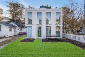 Outdoor dining - Philadelphia Street 108 (Rehoboth Beach)