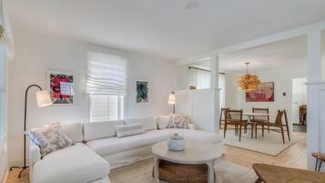 House, Multiple Beds, Patio, Garden View (PHILADELPHIA STREET 108) | Living area