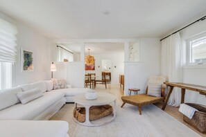 House, Multiple Beds, Patio, Garden View (PHILADELPHIA STREET 108) | Living area - Philadelphia Street 108 (Rehoboth Beach)