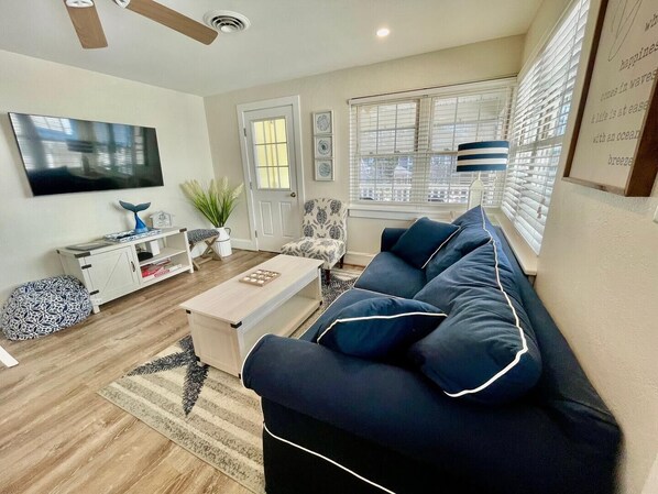 Condo, Multiple Beds, Kitchen, Garden View | Living area