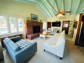 Cottage, nhiều giường, sân hiên, quang cảnh vườn | Khu phòng khách