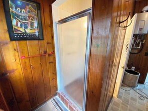 Cottage, plusieurs lits, patio, vue jardin | Salle de bain