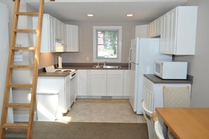Cottage, Multiple Beds, Patio, Garden View | Private kitchen - Sussex Street 68 (Rehoboth Beach)