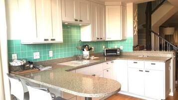 Townhome, 2 Queen Beds, Fireplace, Garden View | Private kitchen | Coffee/tea maker