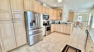 House, Multiple Beds, Kitchen, Garden View | Private kitchen