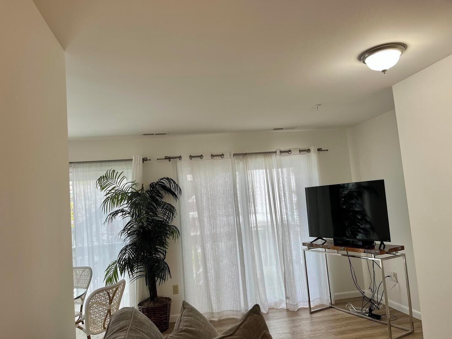 Condo, Multiple Beds, Kitchen, Garden View (OLIVE AVENUE 1B) | Living area