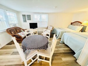 Leilighet, 2 dobbeltsenger, terrasse, hageutsikt (CHRISTIAN STREET 26 #2) | 1 soverom, individuelt dekorert og individuelt innredet