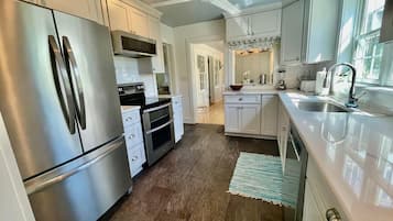 House, Multiple Beds, Fireplace, Garden View | Private kitchen | Coffee/tea maker