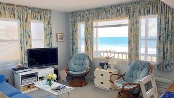 Condo, 1 giường cỡ queen và sofa giường, ban công, quang cảnh biển | Khu phòng khách