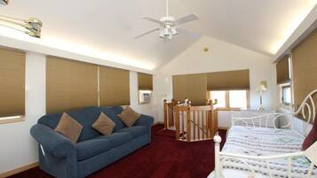 House, Multiple Beds, Fireplace, Garden View | 5 bedrooms, individually decorated, individually furnished