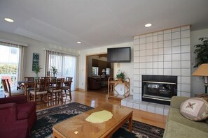 House, Multiple Beds, Fireplace, Garden View | Living area | Fireplace - Brooklyn Avenue 18 (Rehoboth Beach)