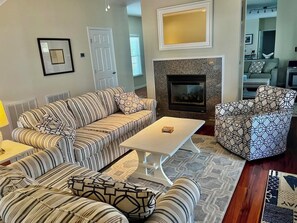 單棟房屋, 多張床, 熱水浴缸, 花園景 | 客廳 | 壁爐、MP3 插座