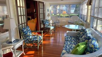 Cottage, Multiple Beds, Kitchen, Garden View | Living area