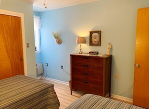 Condo, varias camas, balcón | 2 habitaciones, decoración personalizada y muebles diferentes 
