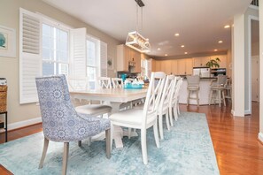 Huis, Meerdere bedden, terras, uitzicht op tuin | Dineren