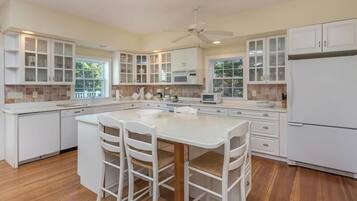 House, Multiple Beds, Fireplace, Garden View | Private kitchen