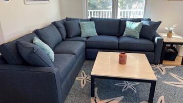 Townhome, Multiple Beds, Patio, Garden View | Living area