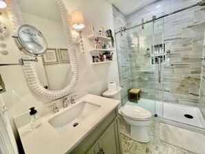 Cottage, Multiple Beds, Pool Access, Pool View | Bathroom - Bedford Avenue 19 (Dewey Beach)