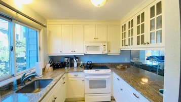 House, Multiple Beds, Balcony, Ocean View | Private kitchen | Coffee/tea maker